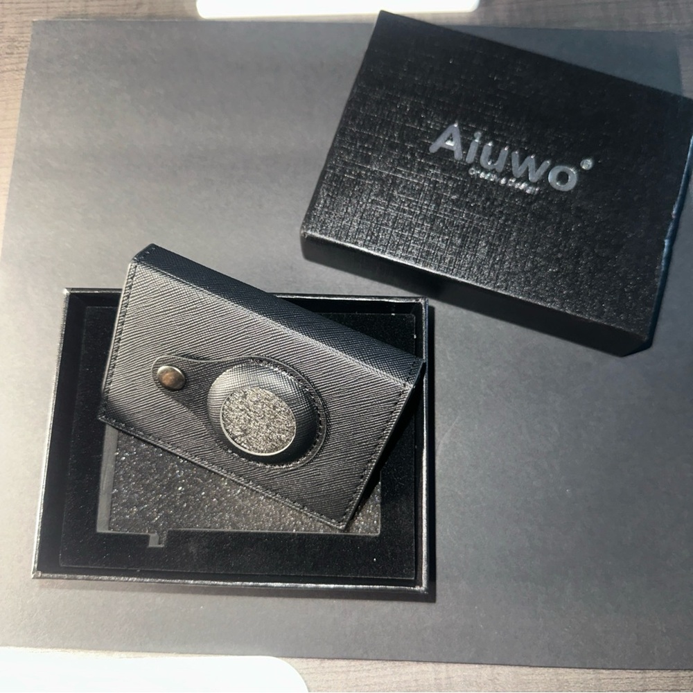 Aiuwo Black Aluminum/Leather Airtag Wallet New Open Box Credit Card Holder